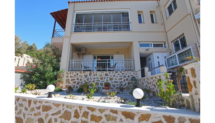 DC-2013 2 Bed Plaka Apartment With Shared Pool €189,000